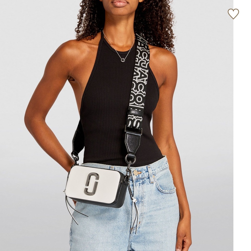 The Marc Jacobs Snapshot Cross-Body Bag. Very good condition. With dust bag